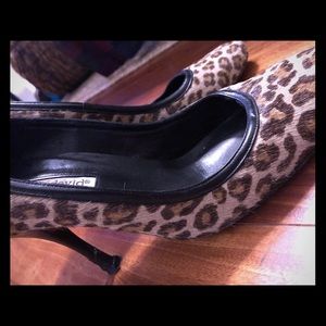 Charles David Leopard Print Round Toe Pumps 8.5 B